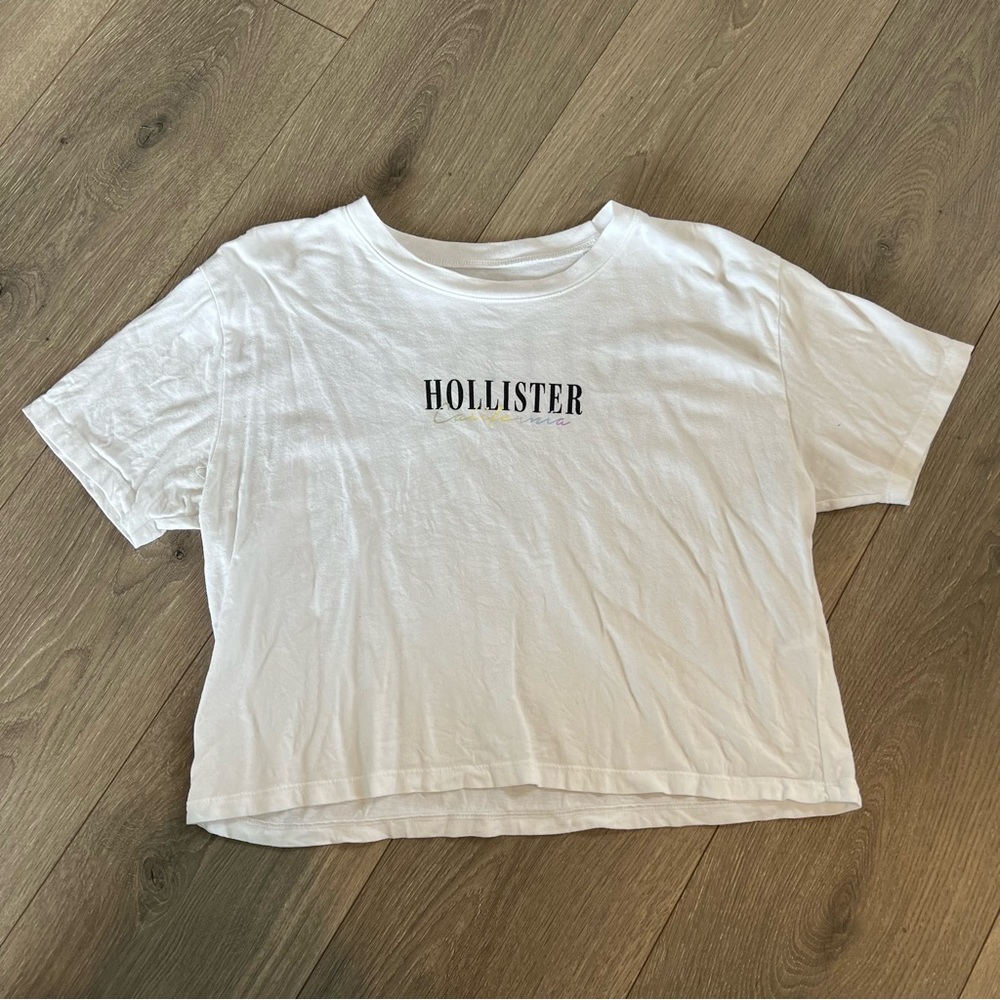 Women’s Cropped Hollister T-shirt